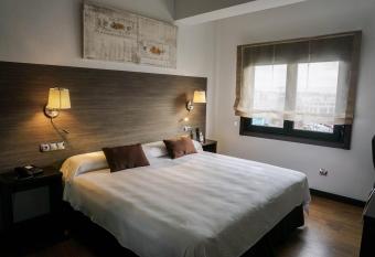 Suites Coru  a allows 18 year olds to book a room