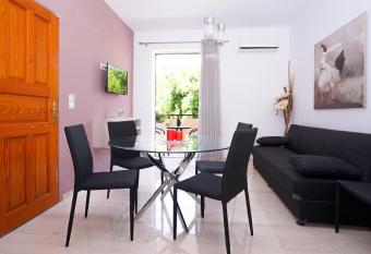 Sunset Apartments & Studios allows 18 year olds to book a room