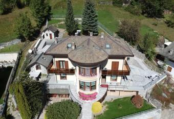 Hotel Mirage has Balcony rooms