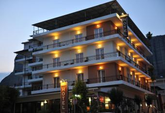 Hotel Edelweiss has Balcony rooms