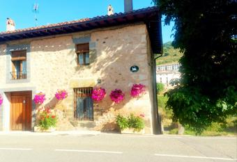 Casa Rural el Quemao has Balcony rooms