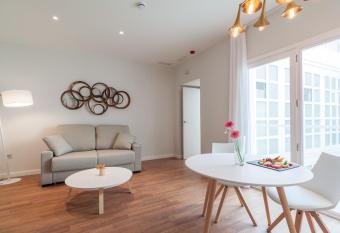 Tandem Ancha 34 allows 18 year olds to book a room