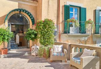 Palazzo Gentilcore has Balcony rooms