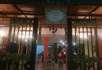 Sari Room Bed & Breakfast allows 18 year olds to book a room