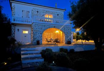 Villa Ancora Spetses has Balcony rooms