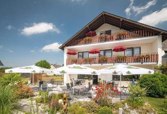 Landhaus Heimisch Bed & Breakfast has Balcony rooms