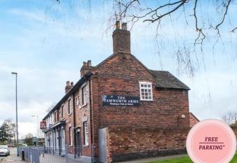 OYO Tamworth Arms Boutique Pub & Hotel allows 18 year olds to book a room