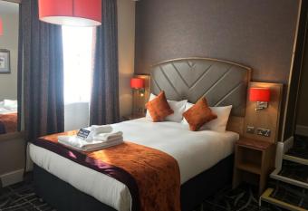 The Crown Hotel Wetherspoon allows 18 year olds to book a room