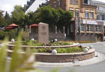 Hotel Eisbach allows 18 year olds to book a room