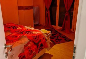 chez moumie jacuzzi privatif has rooms with a private hot tub