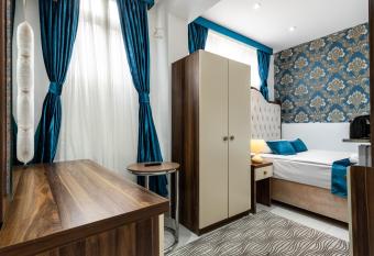 Vilenza Hotel allows 18 year olds to book a room