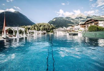 Stock Resort has Balcony rooms