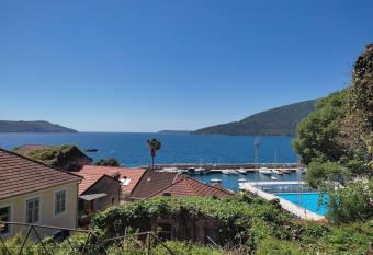 Apartment Valeriana has Smoking/Balcony rooms