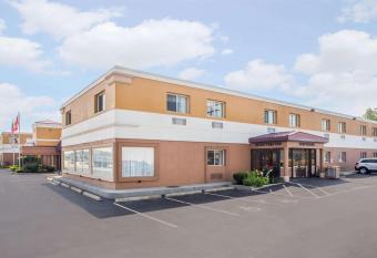 FairBridge Inn Express Buffalo Airport / Williamsville has Smoking rooms