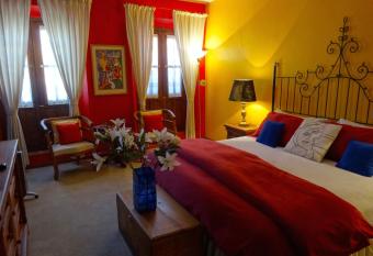 Casa Calderoni allows 18 year olds to book a room