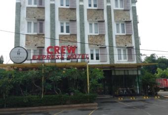 CREW EXPRESS Hotel allows 18 year olds to book a room