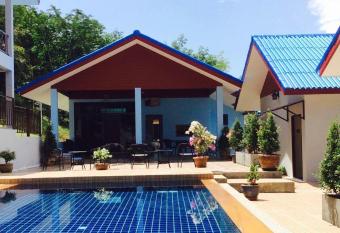 Sawasdee Home Stay Resort & Pool allows 18 year olds to book a room