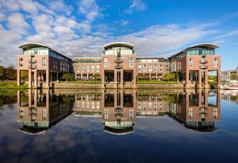 Radisson Blu Senator Hotel, L  beck allows 18 year olds to book a room