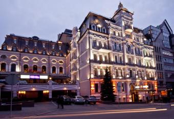 Opera Hotel - The Leading Hotels of the World allows 18 year olds to book a room