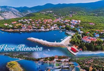 Villa Lara has Balcony rooms