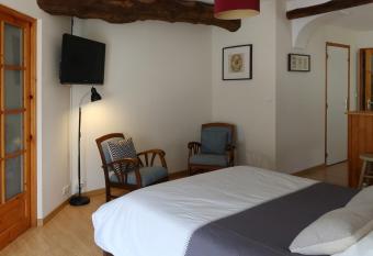 maison La Marche has Balcony rooms