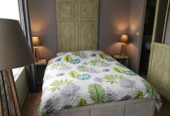 Le Presbyt  re has Balcony rooms