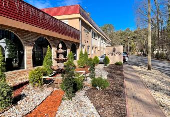   reg-t   Hotel   s Rendezv  nyt  r allows 18 year olds to book a room