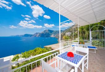 Il Corallo has Balcony rooms