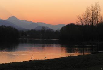 Les Chalets Montr  jeau has rooms with a private hot tub