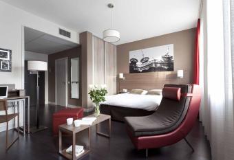 City Lofthotel Saint-Etienne allows 18 year olds to book a room
