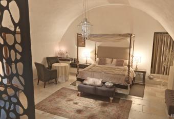 Dimora Storica Torre Del Parco 1419 allows 18 year olds to book a room