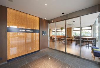 Hotel Sun Clover Koshigaya Eki mae allows 18 year olds to book a room