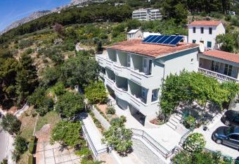 Guesthouse Dominovi   has Balcony rooms