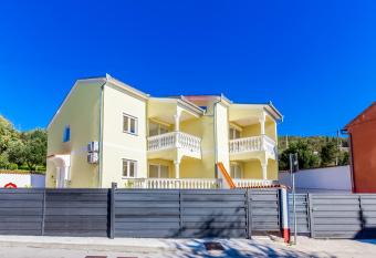 Villa Chiara has Balcony rooms