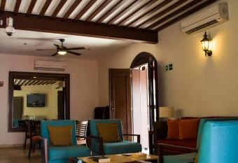 Casa Continental has Balcony rooms