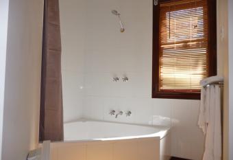 Tranquilles Bed & Breakfast allows 18 year olds to book a room