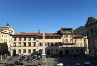 Dimora 16 Rooms & Garden allows 18 year olds to book a room