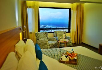 Fredj Hotel has Smoking/Balcony rooms