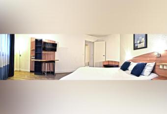 Art Hotel Paris Est allows 18 year olds to book a room