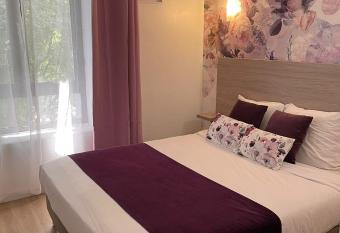 Empire H  tel has Balcony rooms