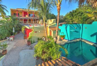 La Cruz Inn has Balcony rooms