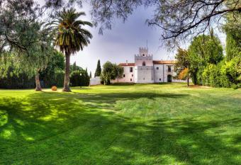 Cortijo Torre De La Reina has Balcony rooms