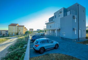 Apartments  allows 18 year olds to book a room