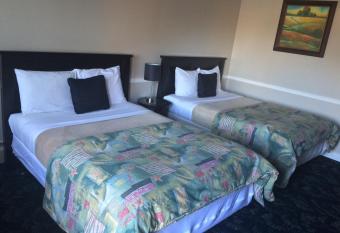 The Classic Horseshoe Bay Motel allows 18 year olds to book a room