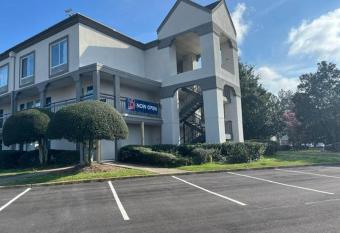 Studio 6 Suites Norcross, Ga has Smoking rooms