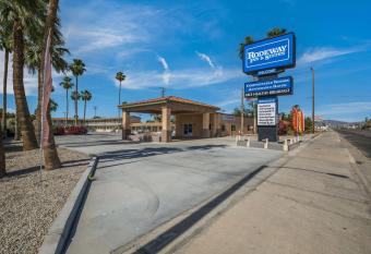 Rodeway Inn and Suites Blythe I-10 allows 18 year olds to book a room