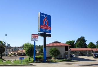 Studio 6oHuntsville has Smoking rooms