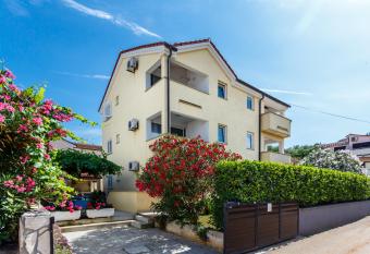Villa Luka has Balcony rooms