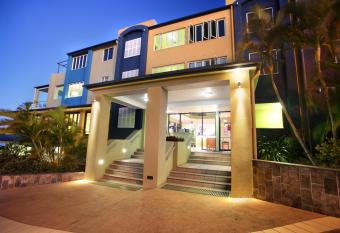 Caloundra Central Apartment Hotel Official has Balcony rooms