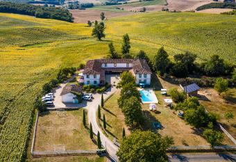 Residence La Salamandre has Balcony rooms